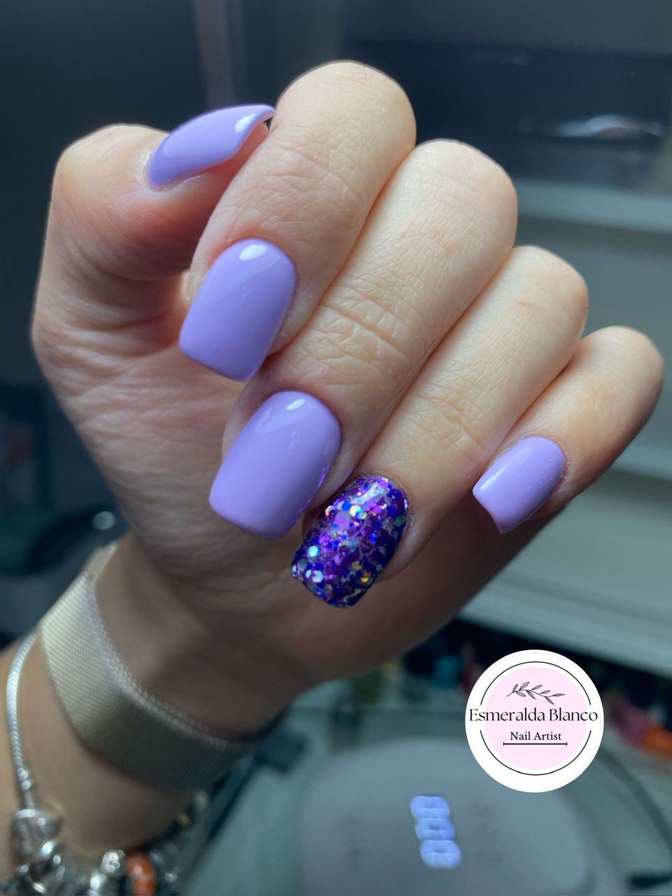 Mantenimiento en uñas de resina orgánica con esmaltado semipermanente 